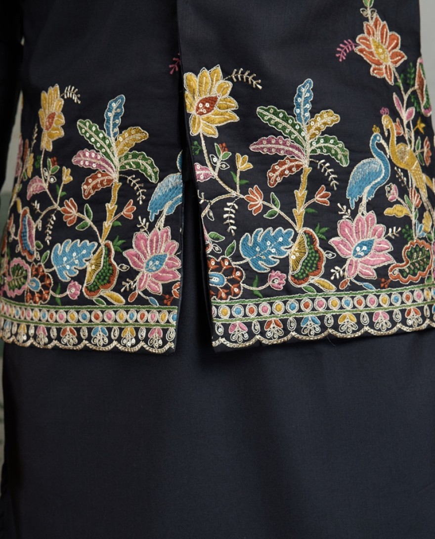 61231-black - Embroidery Black Cotton Kurta & Koti Jacket